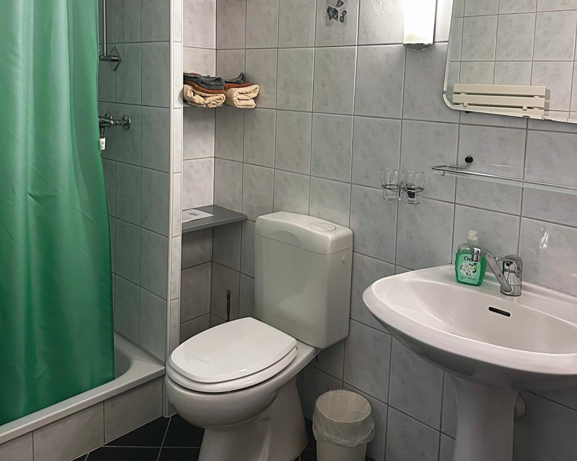 Hotel Loewen Monchaltorf Dış mekan fotoğraf