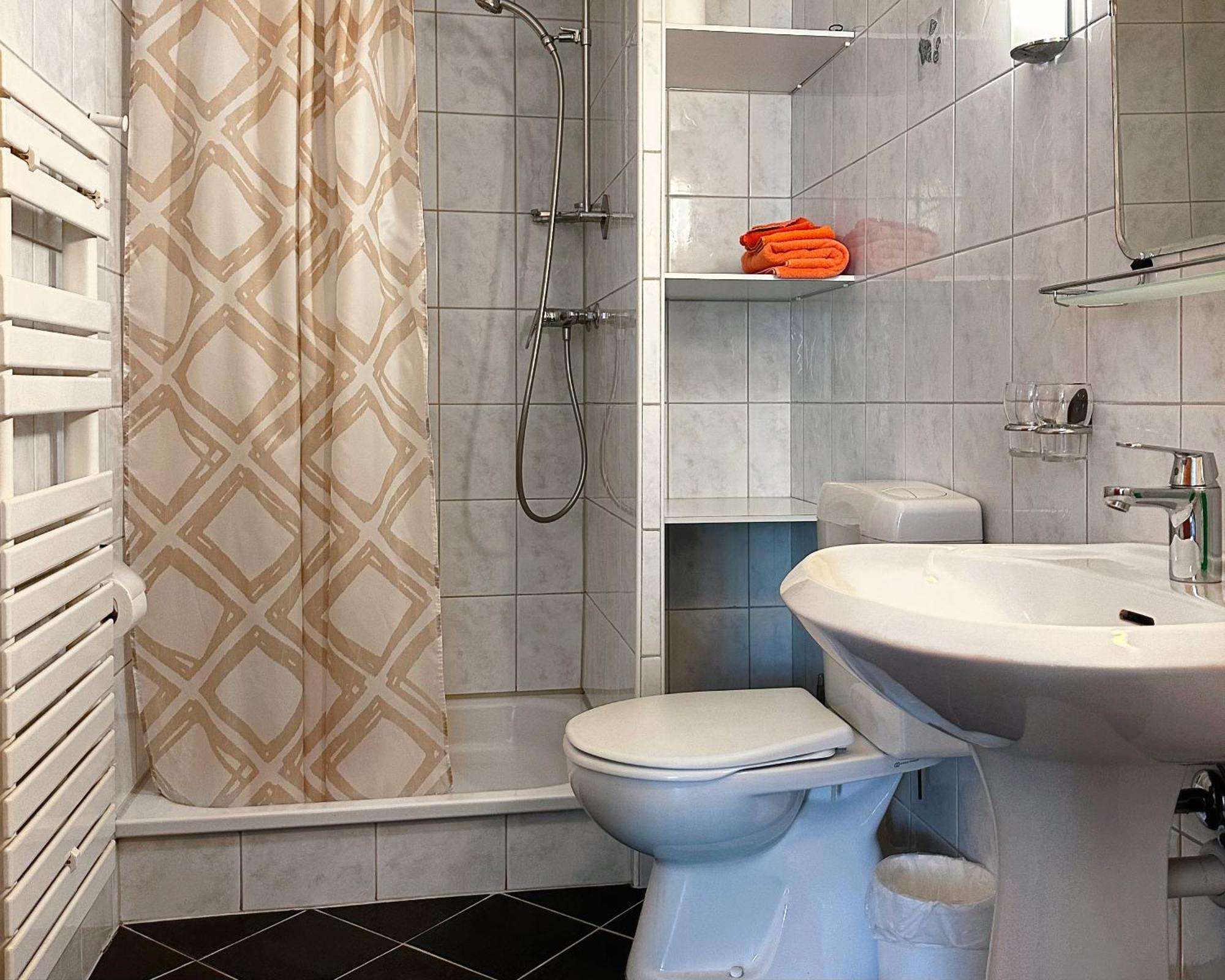 Hotel Loewen Monchaltorf Dış mekan fotoğraf